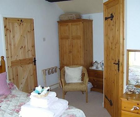 The Wheel House Hotel Atlow Exterior photo